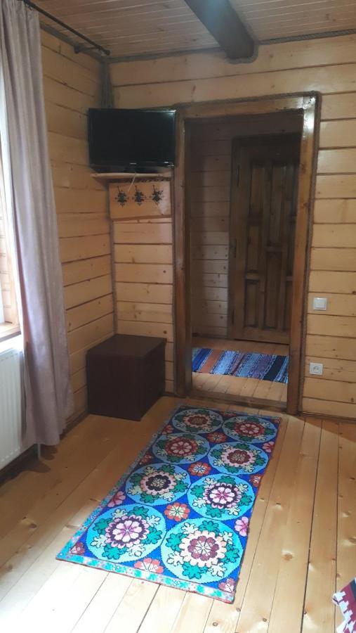 Крайня Хата Hotel Synevyrsʼka Polyana Exterior foto